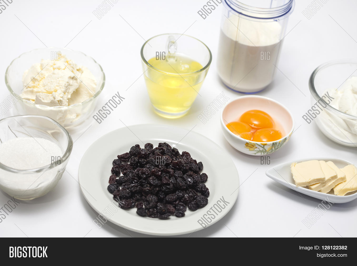 ingredients to prepare the filling for the topfen füllen