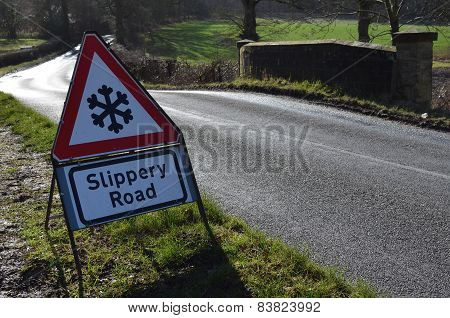 slippery road traffic sign.