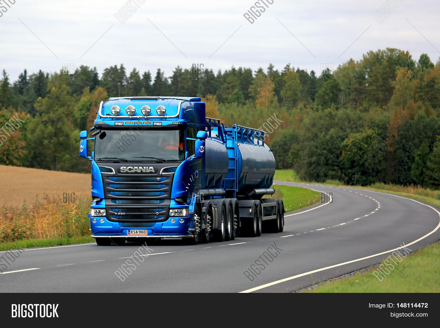 september 17, 2016: metallic blue scania r580 tank truck moses