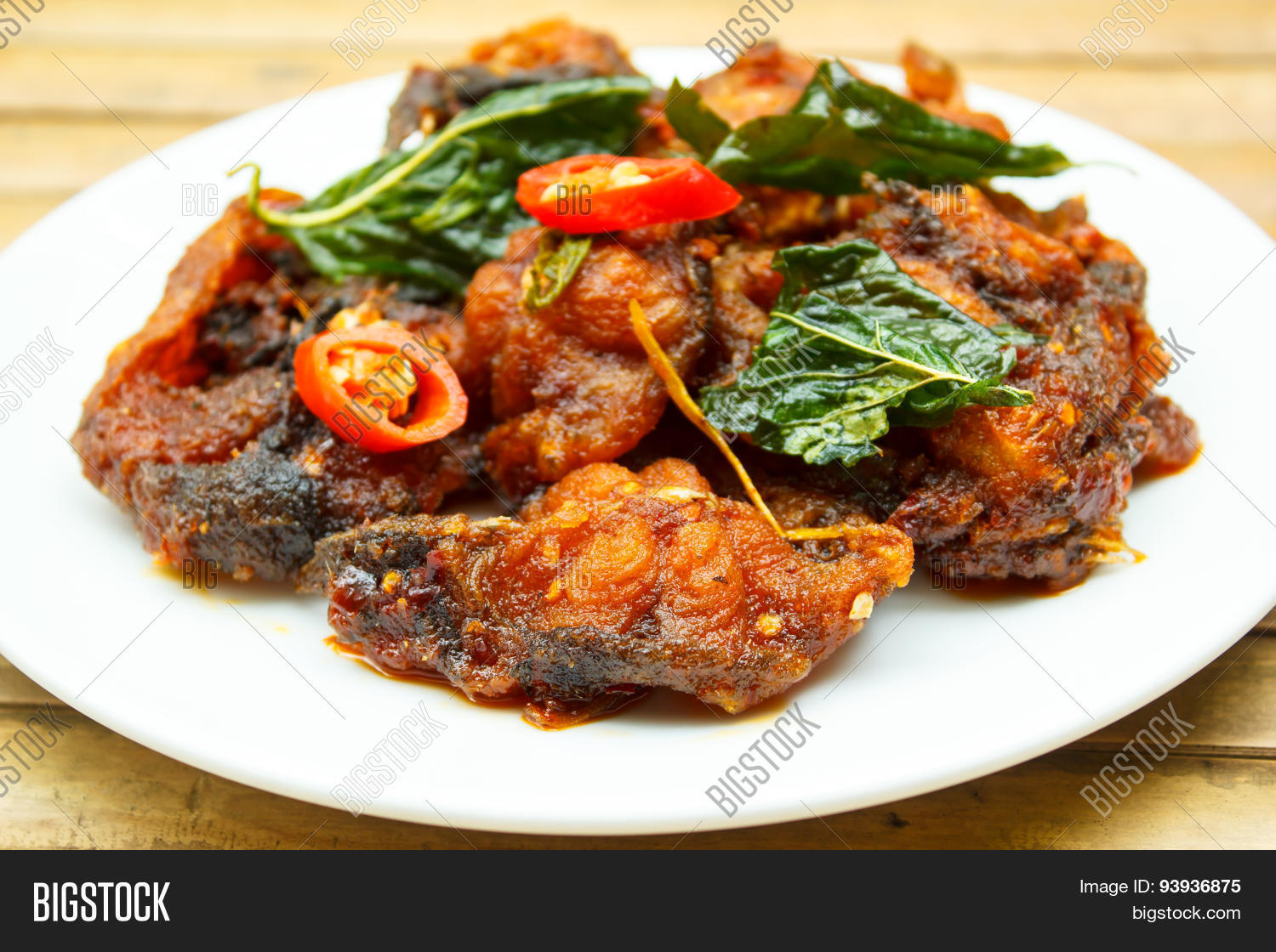 phad phed pla duk thod krob (stir fried deep fried catfish with